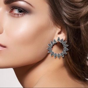 NWT Front Facing Hoop Earrings w/Sapphires in .925